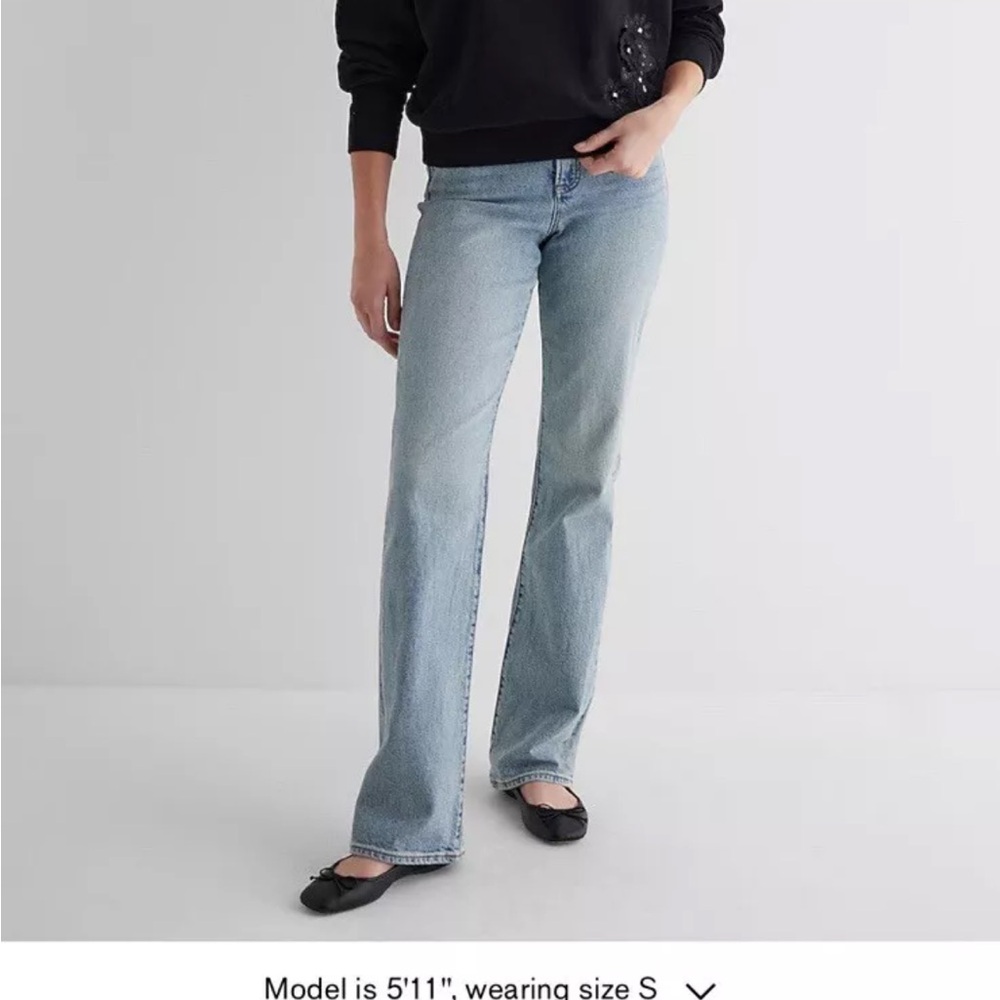 Chic Black Sweater with Floral Accents - Picture 5 of 6